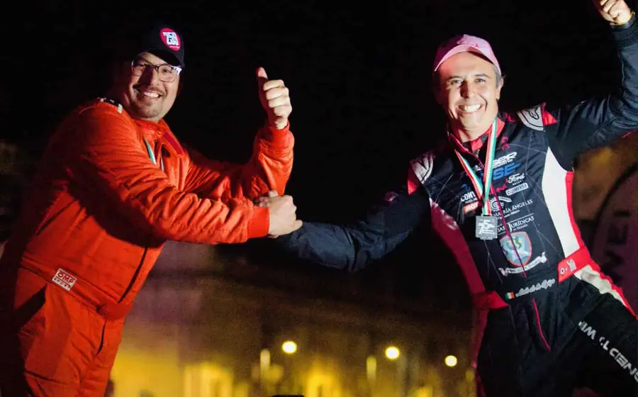 Lalo de la Cajiga y Omar Cárdenas cruzaron la meta de La Carrera Panamericana 2025