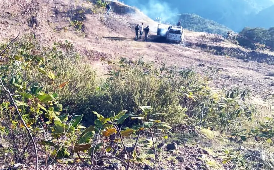 Los cinco cuerpos fueron quemados con la camioneta en el paraje Llano Amarillo, Santa María Texcatitlán.