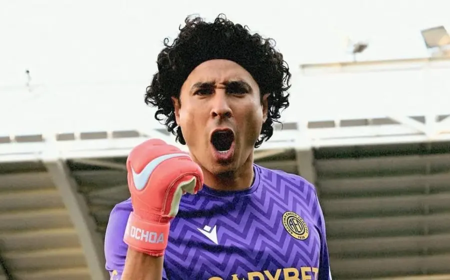 El mexicano Memo Ochoa tuvo una destacada actuación en la portería del AEL Limassol