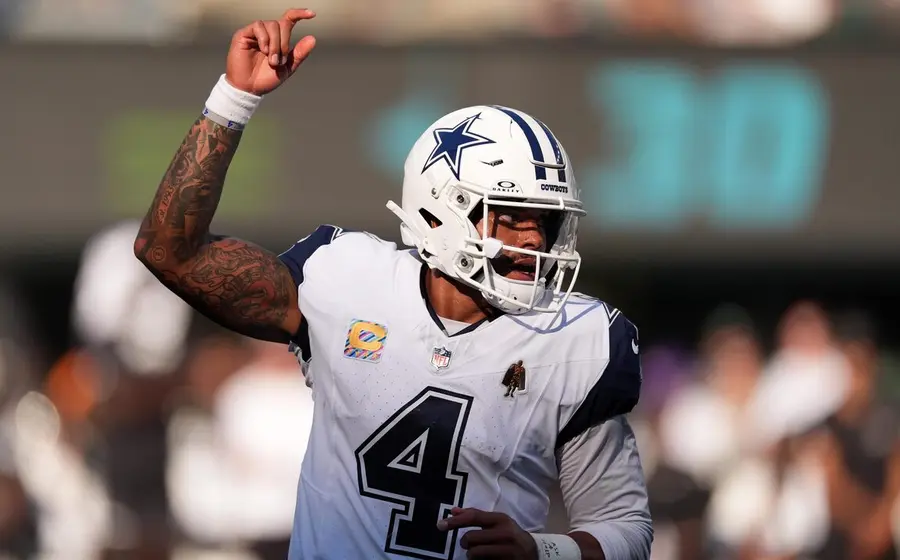 Dak Prescott lanzó cuatro pases de anotación y guió a Dallas a su segunda victoria de la temporada