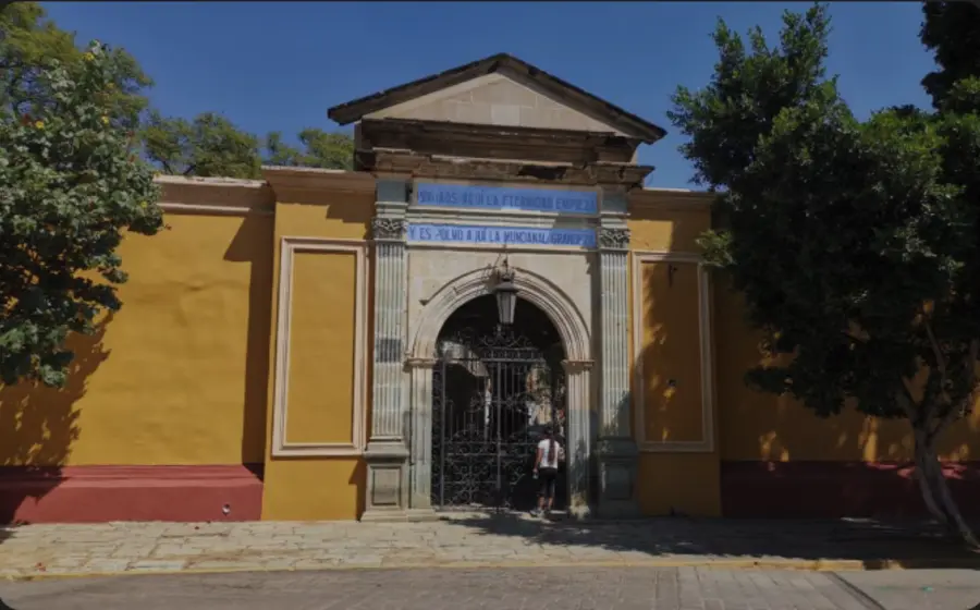 El Municipio de Oaxaca de Juárez ha lanzado el "Programa de Recuperación de Fosas 2025" para fomentar la conservación y mantenimiento de nuestros panteones.