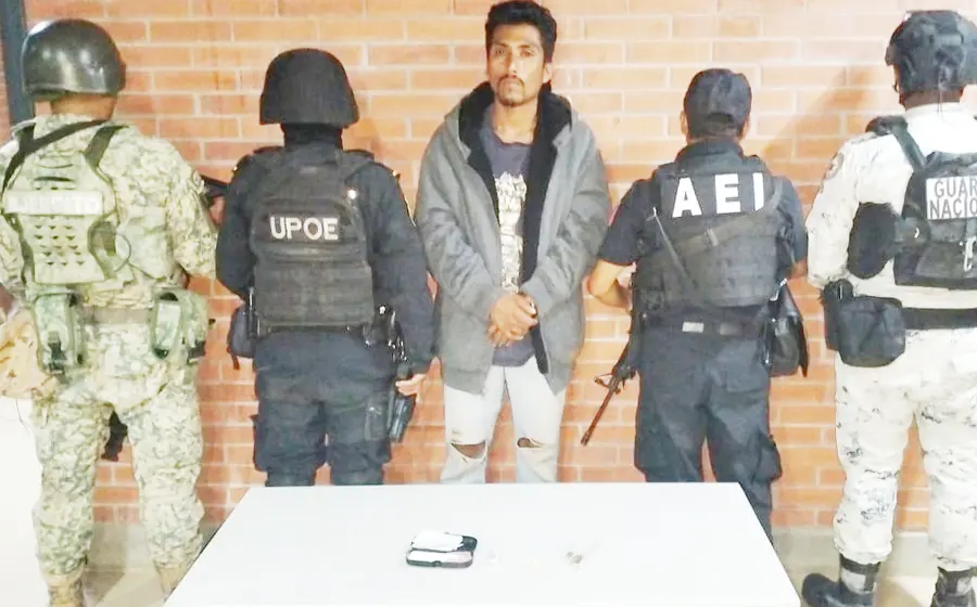 Nardy C.L., de 40 años, Saulo Moisés H.V., de 26 años, Tito C.A., de 44 años y Juan Antonio H.F., de 25 años fueron detenidos tras cateos realizados en Miahuatlán de Porfirio Díaz.