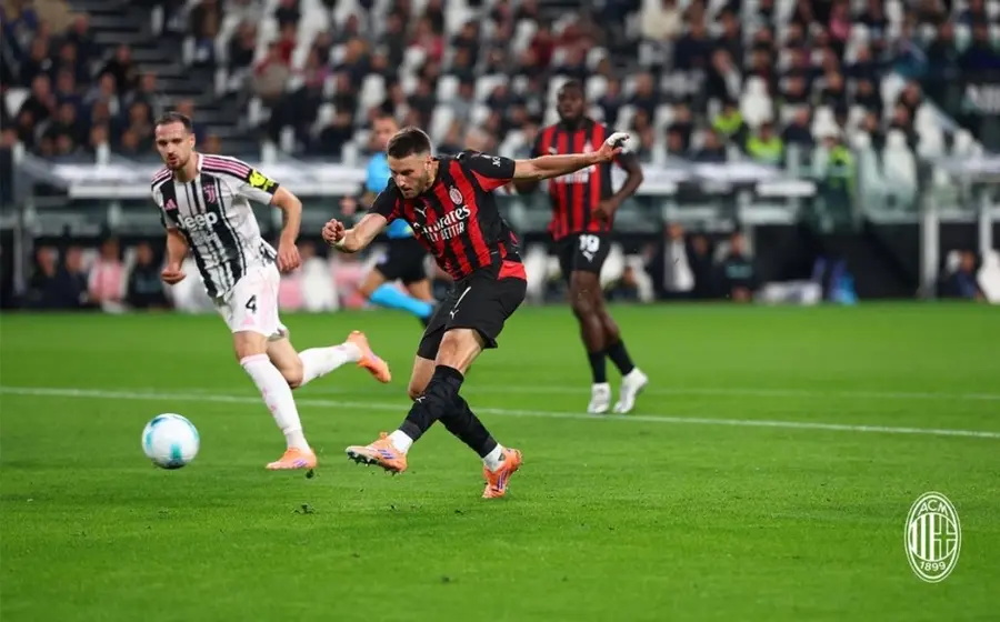 El delantero mexicano Santiago Giménez tuvo una buena actuación en el encuentro entre Milan y Juventus