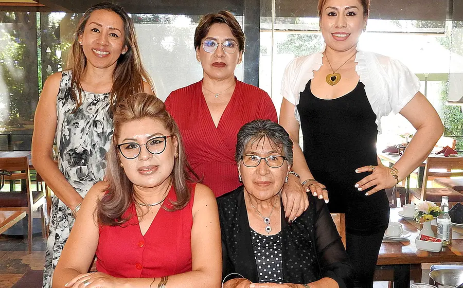 María Antonieta Luis Campos celebró su cumpleaños, rodeada del amor de sus hermanas Adriana, Laura y Mariana Luis Campos, y de su mamá Guadalupe Campos Jiménez.