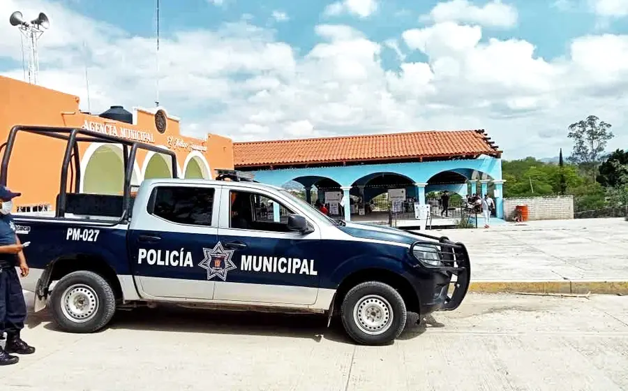 Aseguran a hombre por intentar agredir a féminas.