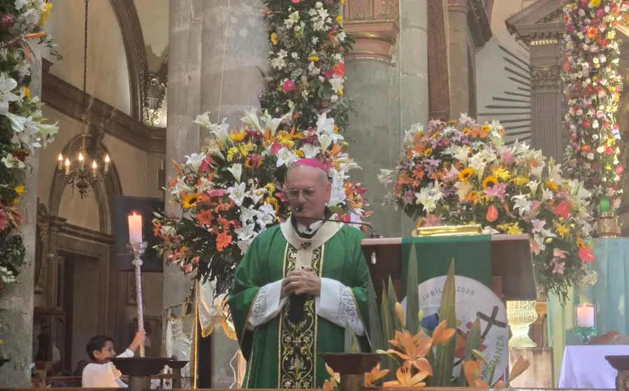 El arzobispo oficia la misa dominical en la Catedral de Nuestra Señora de La Asunción, donde exhortó a los fieles católicos a vivir con humildad.
