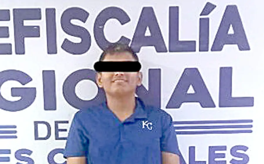 El detenido, identificado con las iniciales B.M.C.R., es puesto a disposición de las autoridades como presunto culpable de un robo violento en OXXO.