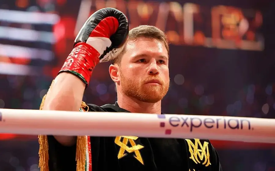 El boxeador mexicano Canelo Álvarez celebra 20 años de carrera profesional, un hito que lo ha consolidado como el primer púgil billonario.