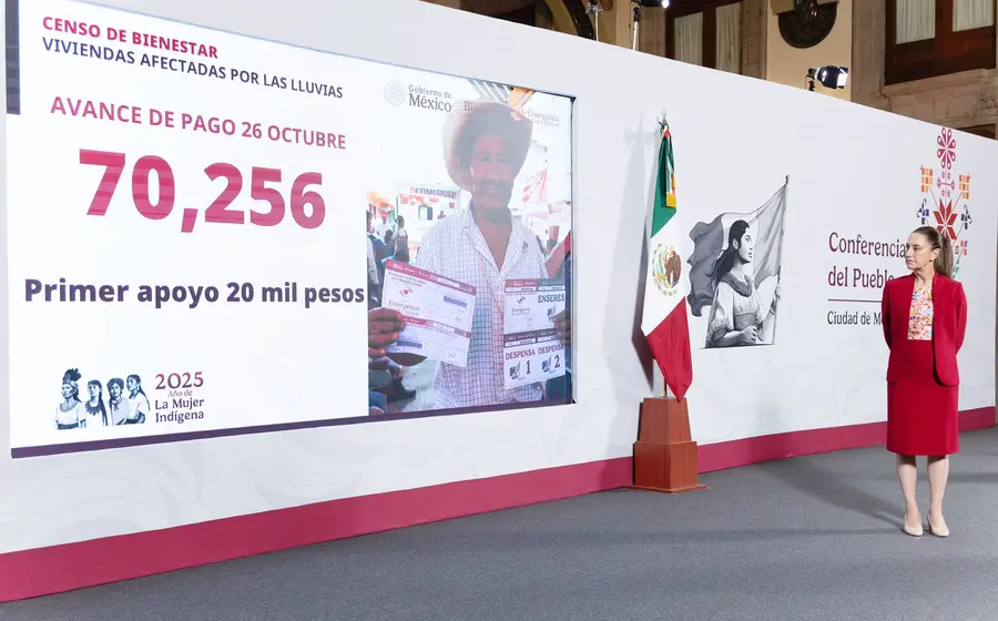 La presidenta de México, Claudia Sheinbaum Pardo, informa sobre los más de 70 mil apoyos gubernamentales entregados a personas damnificadas.