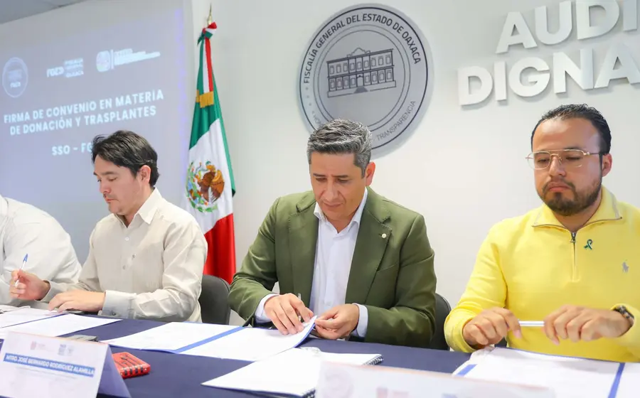 Representantes de la FGEO firman un convenio institucional para agilizar el proceso legal de la donación de órganos, asegurando transparencia y legalidad.