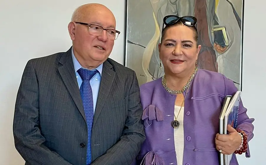 David Colmenares Páramo, titular de la ASF, y Guadalupe Taddei Zavala, del INE, durante el acto para fortalecer la supervisión electoral.