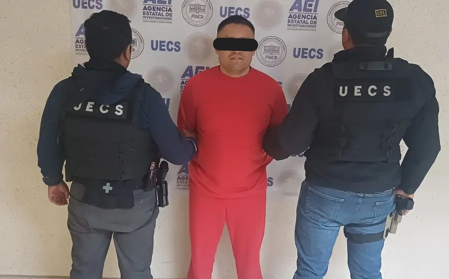 El ex policía estatal, Eduardo S.G., fue detenido por elementos de la AEI al ser acusado como presunto responsable de un secuestro.
