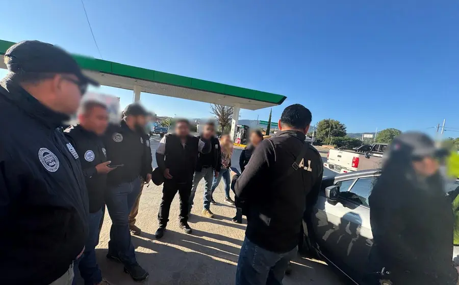Escena del trágico accidente donde los cuerpos de los jóvenes Karla V.G. H. y Jair de Jesús G.L. fueron localizados en un barranco.
