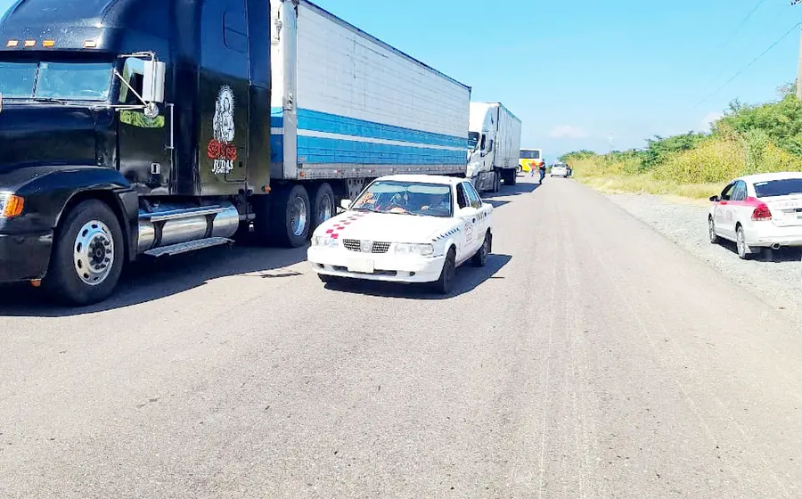 Una obra de construcción en Santo Domingo Zanatepec se encuentra paralizada por la evidente falta de materiales y maquinaria para su culminación.