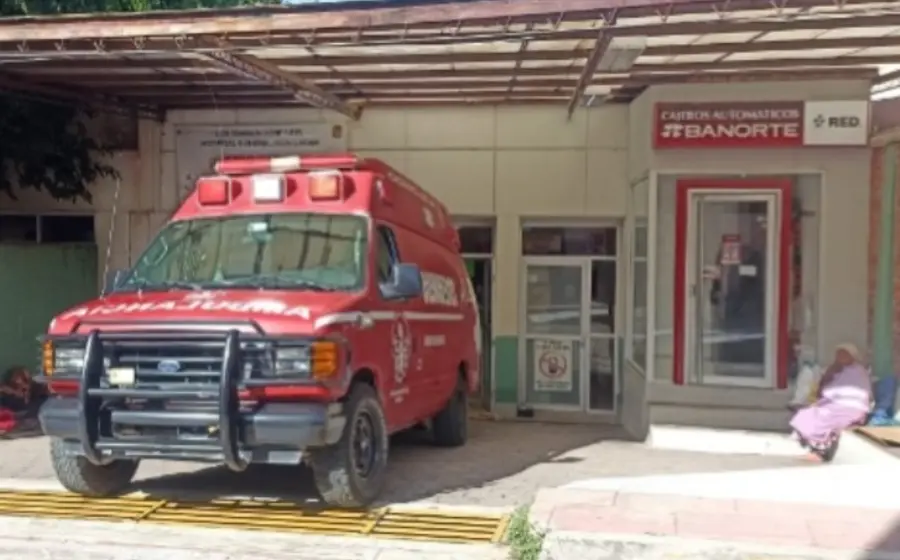 La mujer de 65 años de edad, resultó con diferentes heridas, abrasiones y probable fractura.
