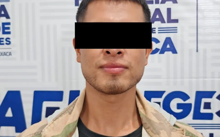 Rey C.R., de 29 años de edad fue detenido al llevar un arma de fuego y droga en Santos Reyes Nopala, Juquila.