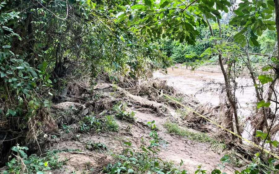El cuerpo fue localizado entre la maleza del río Sordo.