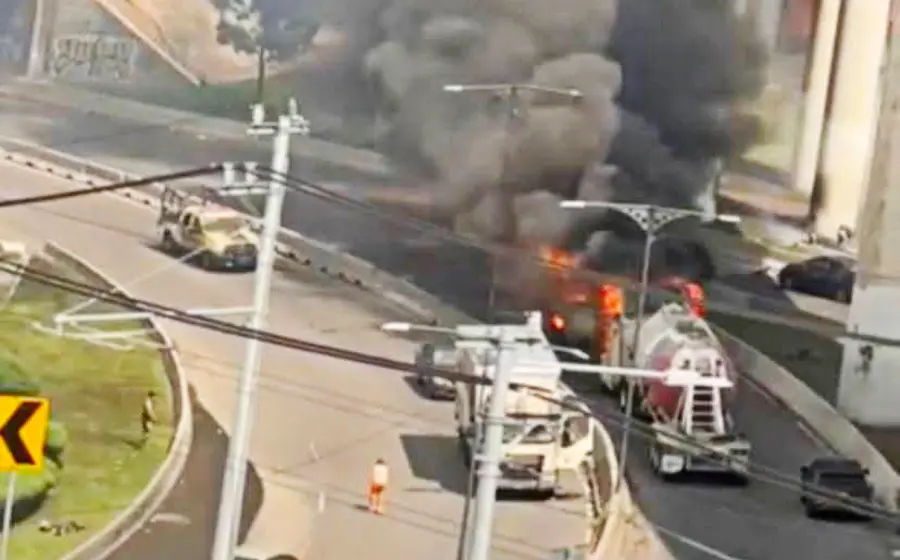 Hasta el 15 de septiembre se han reportado dos decesos de personas que resultaron con quemaduras tras la explosión de la pipa de gas LP, el miércoles pasado. ## Foto: Agencias