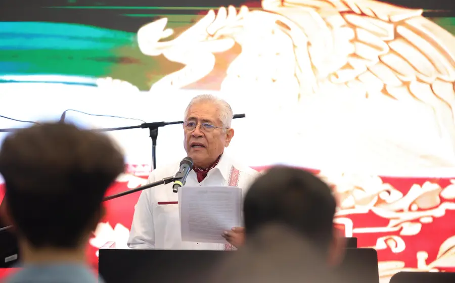 De Gyves de la Cruz subrayó que los pueblos originarios de México, desde sus montañas, sabanas y costas, observan el transcurrir del tiempo y escuchan los gritos de dolor desde la Palestina masacrada sin misericordia.