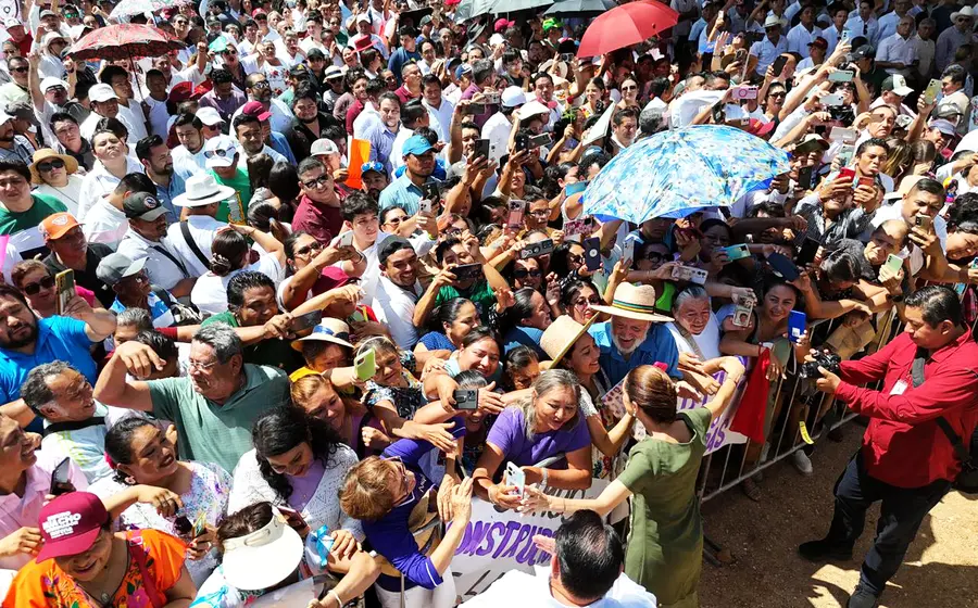 Recordó Sheinbaum Pardo que en diciembre concluye la construcción del Hospital General Agustín O’Horán del IMSS Bienestar, el cual cuenta con una inversión de 4 mil 709 millones de pesos y beneficiará a 2.1 millones de yucatecas y yucatecos.