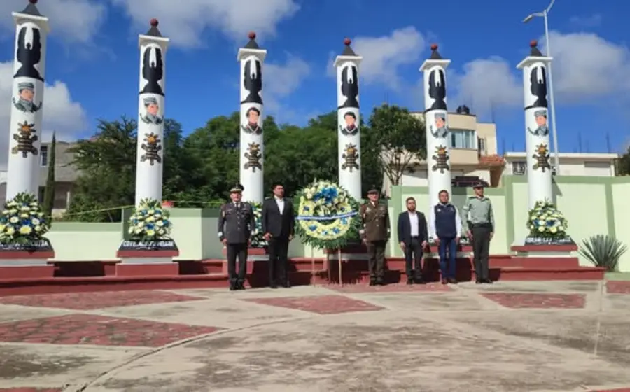 Se depositó una ofrenda floral y se montó la guardia de honor correspondiente.