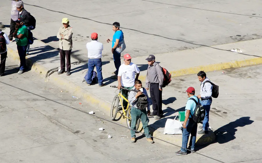 En el análisis Ranking por Estados: Salarios de pobreza y datos de precariedad labor, añade que 1 millón 200 mil oaxaqueños no cuentan con ingresos suficientes. 