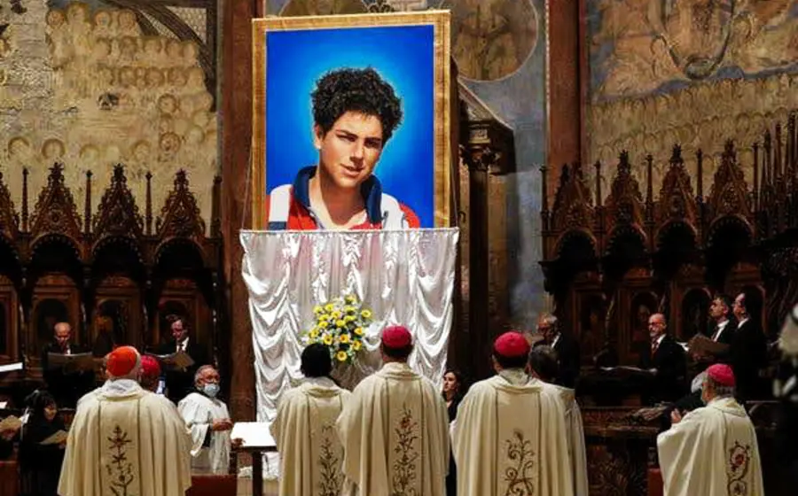 Carlo Acutis (1991-2006), conocido como el “ciberapóstol de la Eucaristía”, dedicó sus talentos informáticos a difundir los milagros eucarísticos, y ahora es el primero canonizado.