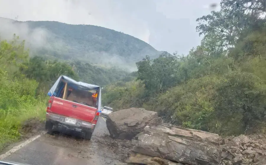 “Una lluvia por muy ligera que sea  va a tender a escurrir y los ríos,  arroyos, las quebradas van a crecer rápidamente, algunas van a crecer de manera importante, la lluvia es un parámetro oculto, muy sensible, por su puesto, para deslizamiento de laderas..."  Cutberto Ruiz Jarquín, metereólogo