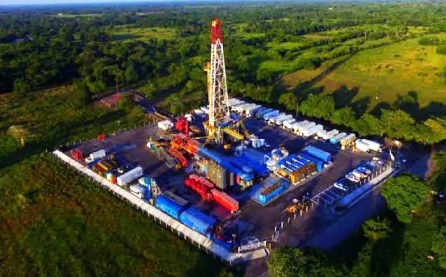 La compañía del empresario Carlos Slim, que controla y opera gran variedad de empresas en el ramo comercial, comunicaciones, industrial y de consumo, celebró un contrato de servicios desarrollados y financiados para la perforación de pozos en el Campo Ixachi.