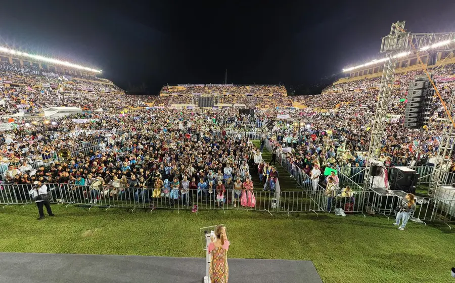 Miles de oaxaqueños abarrotaron el Estadio Tecnológico para presenciar el informe de la Presidenta.