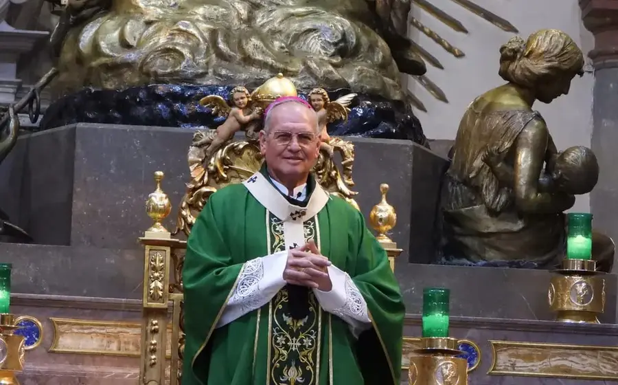Vázquez Villalobos reconoció igualmente a todos quienes, en los diversos lugares donde ha tocado ejercer su ministerio, le han entregado su amistad y apoyo incondicional. 