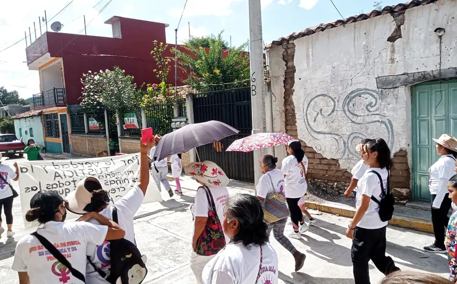 La marcha se desarrolló por las principales calles de la comunidad.