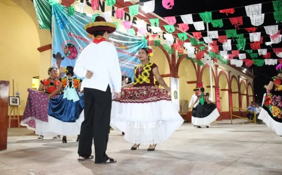 Dentro de las múltiples actividades que se llevan a cabo, también se realiza la semana cultural, dedicada a la gastronomía tradicional de la comunidad y de la región del Istmo; así como exposición de artesanías, música y danza