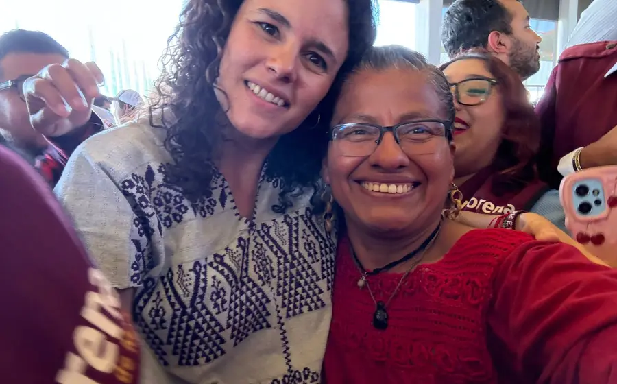 La presidenta del Comité Ejecutivo Nacional, Luisa María Alcalde junto a la legisladora oaxaqueña Irma Juan Carlos. 