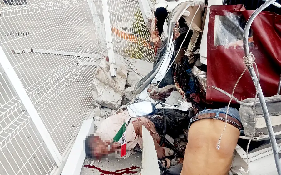 El rezador, Claudio A., de 65 años de edad y el obrero, Héctor, perdieron la vida en el choque de un mototaxi y un camión tipo volteo. |*-@_@_@-*|