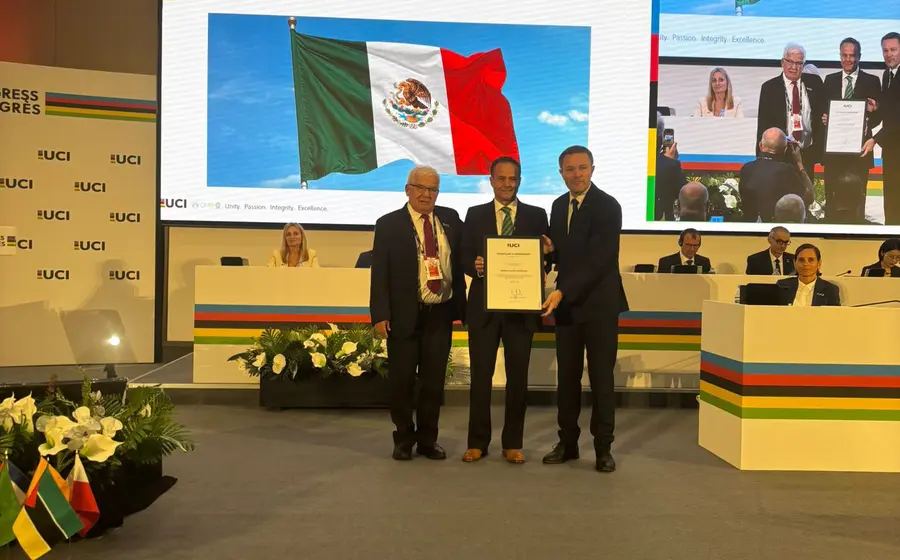 Bernardo de la Garza recibió el reconocimiento internacional para dirigir los destinos del ciclismo en México