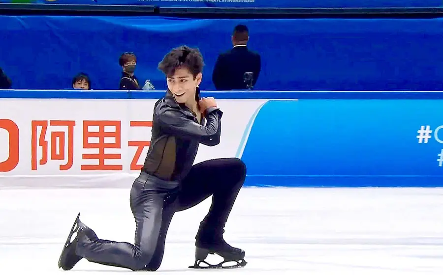 El mexicano Donovan Carrillo obtuvo el tercer lugar en el clasificatorio de patinaje artístico sobre hielo en Beijing, China
