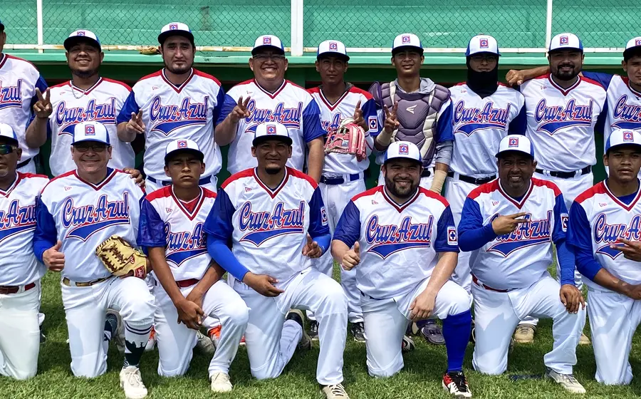 Cruz Azul Lagunas estrenó indumentaria y ganó el doble desafío.