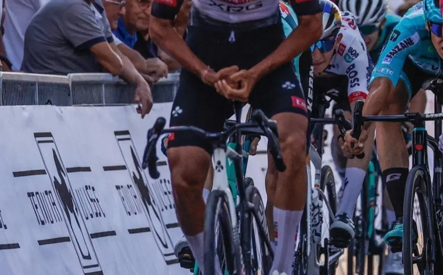 El ciclista mexicano Isaac del Toro sumó su decimosexto triunfo del año, con el Trofeo Matteotti 2025