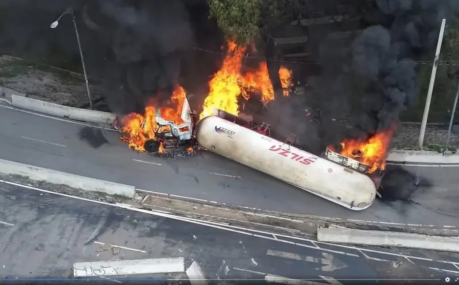 Un tráiler con gas que circulaba en el puente La Concordia, explotó y dejó 57 heridos, de los cuales 19 se encuentran graves.