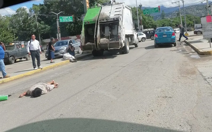 Dos personas fallecieron al ser atropellados frente a plaza Bella y el conductor responsable quedó detenido.