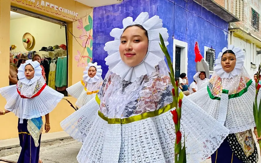 fiesta_religion_pueblo