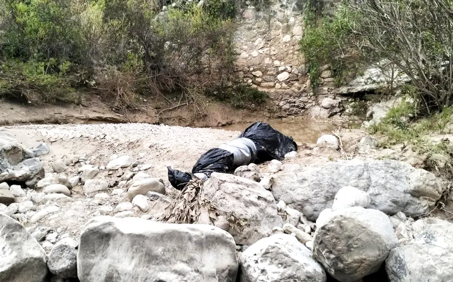 El cuerpo del taxista, Miguel Oscar, fue localizado envuelto en bolsas negras en camino a San Bartolo, Nochixtlán.