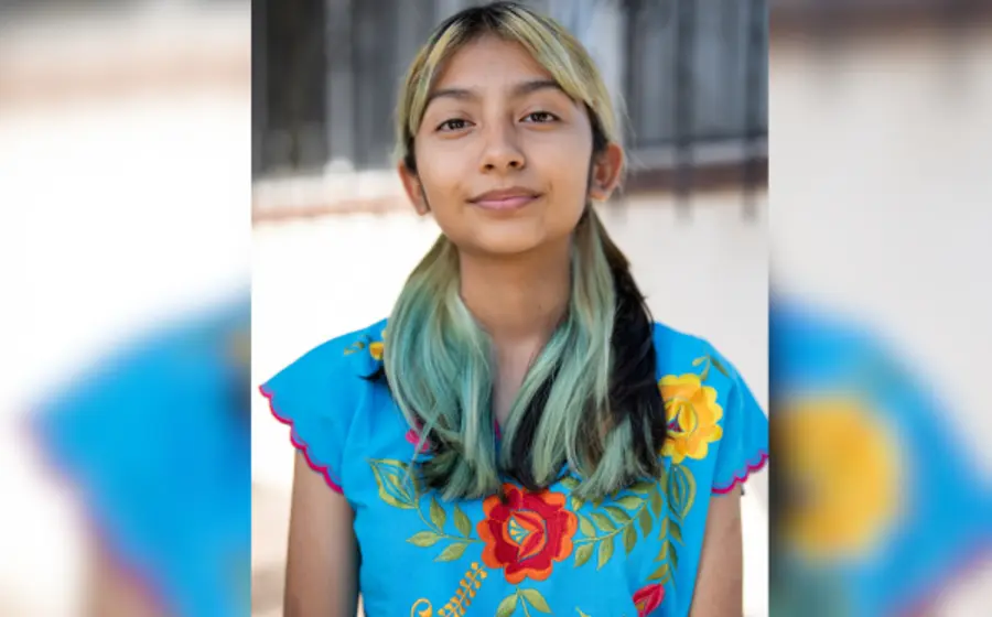 adolescente-apoya-comunidad-migrante