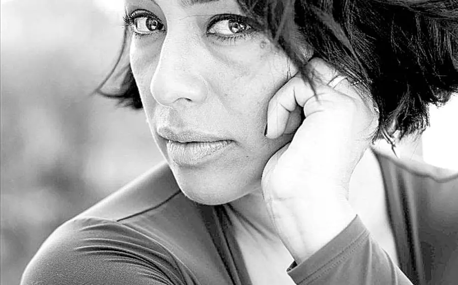 Adriana Paz, una actriz de enorme sensibilidad y fuerza, da vida a Hilda.