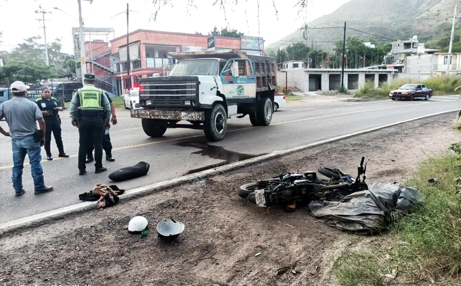 El hombre, de 43 años de edad, perdió la vida debido a la gravedad de las lesiones, tras sufrir un percance en motocicleta.