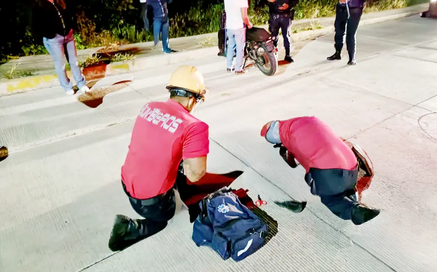 Motociclista fue atacado por un canino.