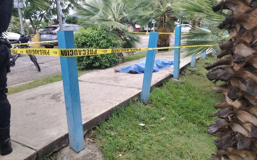 Ramiro de 68 años de edad falleció al desvanecerse en el Módulo Azul en la unidad habitacional del Fovissste de la ciudad de Oaxaca.