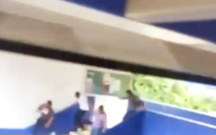 Un estudiante de la facultad de derecho de la Universidad Autónoma Benito Juárez de Oaxaca quedó con lesiones tras una balacera.