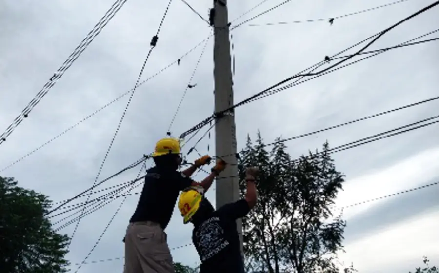 iniciaron con las labores para liberar la vía y prevenir algún accidente en la zona.